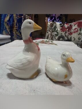 Vintage ceramic ducks